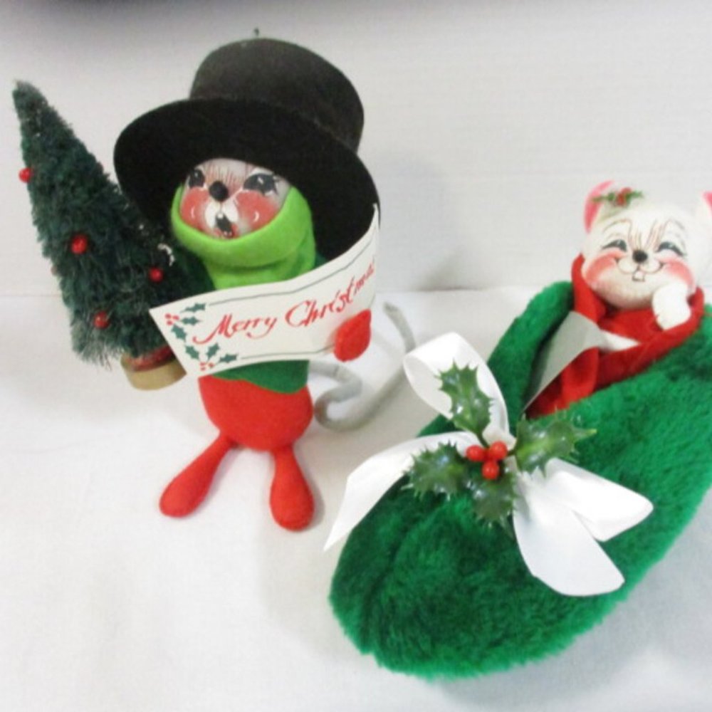 Vintage 1993 Annalee Mouse in Slipper and 1992 Caroling Mouse (Pair)